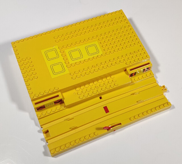1996 accessory component set_variation tomy tomytrain toy tt_busy_freight_set tt_freight_station uk // 2027x1824 // 887KB