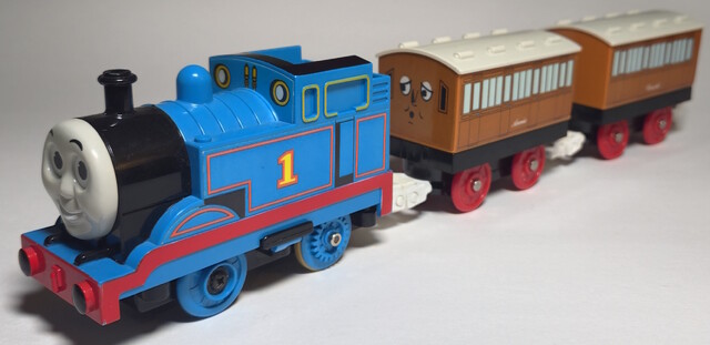 1994 annie clarabel europe north_america power_car thomas thomas_the_tank_engine tomy tomytrain toy train // 5228x2539 // 2.4MB