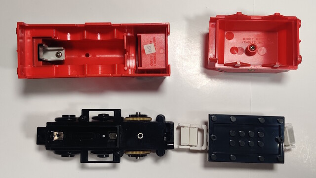 1995 battery_compartment chassis date_code europe james power_car thomas_the_tank_engine tomy tomytrain toy train // 2654x1503 // 1.1MB