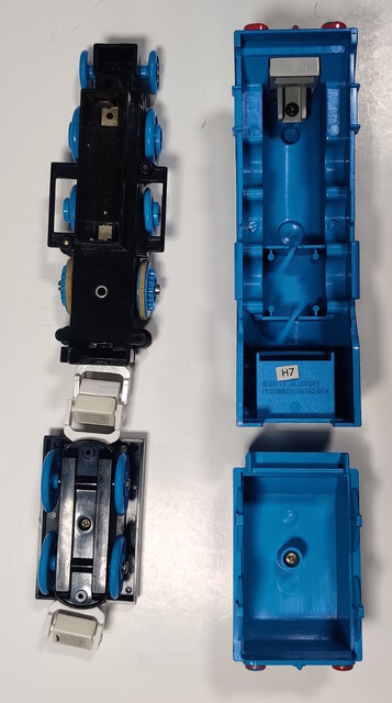 1997 chassis europe gordon power_car thomas_the_tank_engine tomy tomytrain toy train // 1364x2446 // 952KB