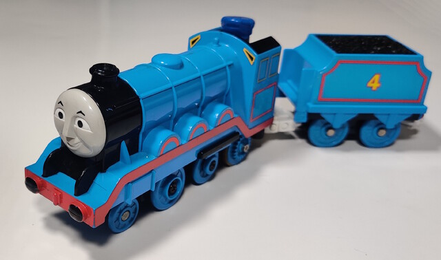 1997 doll europe gordon power_car thomas_the_tank_engine tomy tomytrain toy train // 2676x1582 // 1.0MB