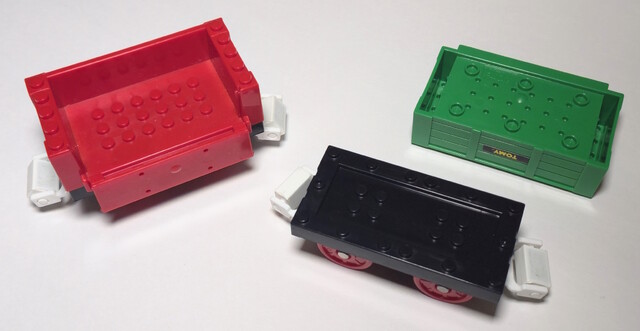 1990 disassembly europe tomy tomytrain toy train // 5246x2712 // 2.6MB