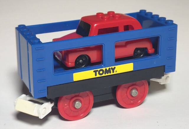 car car_carrier europe north_america tomy tomytrain toy train // 2862x1949 // 1.0MB