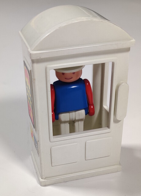accessory doll europe tomy tomytrain tt_signal_station // 1268x1756 // 455KB