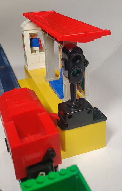accessory doll europe rail signal station tomy tomytrain toy train tt_signal_station video // 816x1272, 7.6s // 2.0MB