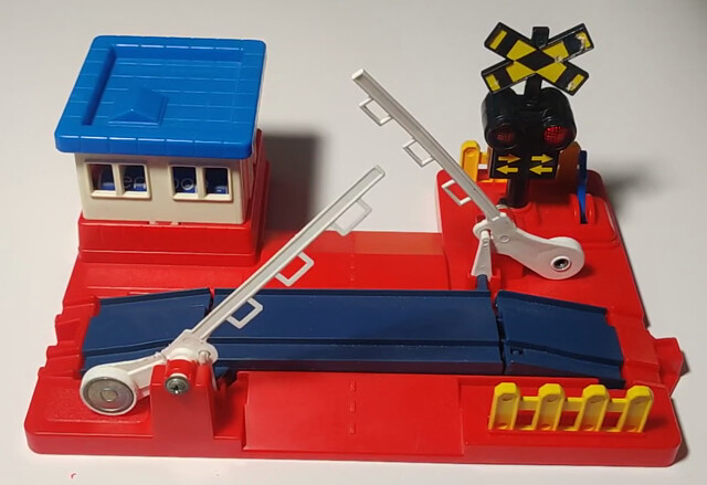 accessory railroad_crossing tomy tomytrain video // 1068x734, 4.1s // 439KB