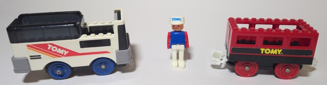 1990 bus car doll tomy tomytrain toy train // 5407x1416 // 1.6MB