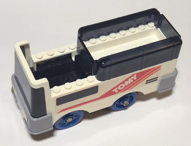 1990 bus car tomy tomytrain toy // 2930x2240 // 1.1MB