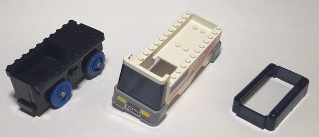 1990 accessory bus car chassis component tomy tomytrain toy // 4029x1734 // 1.2MB