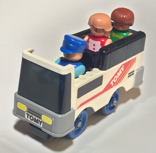 1990 bus car doll tomy tomytrain toy // 2549x2500 // 818KB