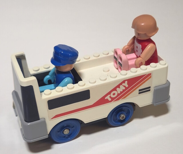 1990 bus car doll tomy tomytrain toy // 3226x2713 // 1.5MB