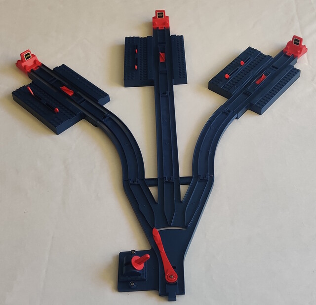 1996 buffer rail three_way_switch tomy tomytrain toy tt_thomas_percy_adventure_set uk // 1771x1713 // 779KB