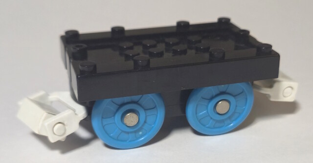 chassis edward tender thomas_the_tank_engine tomy tomytrain toy train // 3547x1850 // 1.1MB