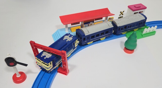 1979 accessory blue_train catenary ef65 japan p_blue_train_set plarail power_car rail signal station tomy train tree // 6670x3646 // 3.3MB