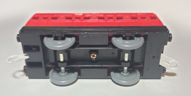 2007 chassis motor_road_&_rail passenger_car thomas_the_tank_engine tomy toy train // 4999x2520 // 2.6MB