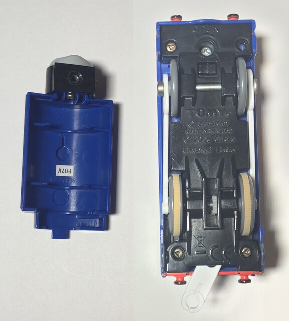 battery_compartment chassis date_code molding_mark motor_road_&_rail passenger_car power_car sir_handel sticker thomas_the_tank_engine tomy toy train // 2581x2866 // 1.7MB