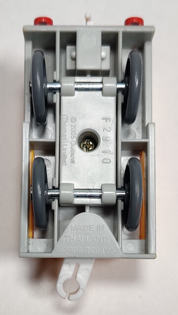 2010 giveaway jet_engine plarail thomas_the_tank_engine tomy toy train // 1106x1961 // 767KB