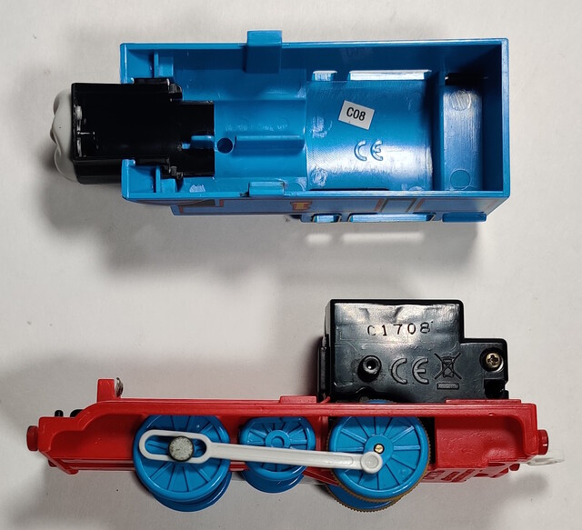 2008 date_code gearbox jet_engine molding_mark plarail production_sticker thomas thomas_the_tank_engine tomy toy train // 1653x1507 // 930KB