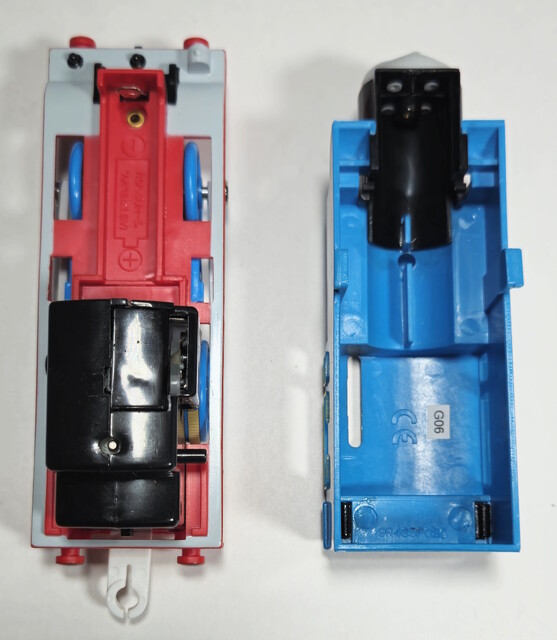 2006 battery_compartment gearbox jet_engine plarail thomas thomas_the_tank_engine tomy toy train // 3296x3789 // 2.0MB
