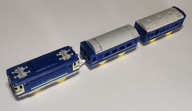 blue_train ef65 old_power p_blue_train passenger_car plarail tomy toy train // 2559x1487 // 713KB