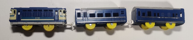blue_train ef65 old_power p_blue_train passenger_car plarail tomy toy train // 3054x641 // 366KB