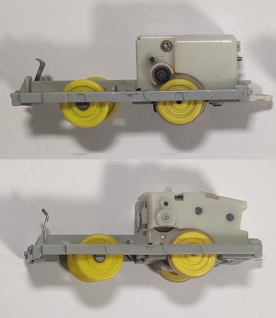 battery_compartment blue_train chassis gearbox new_power old_power p_blue_train plarail tomy toy train // 1244x1435 // 367KB