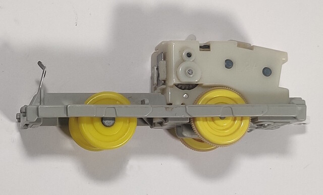 1998 battery_compartment blue_train chassis ef65 gearbox new_power p_blue_train plarail tomy toy train // 1195x720 // 208KB