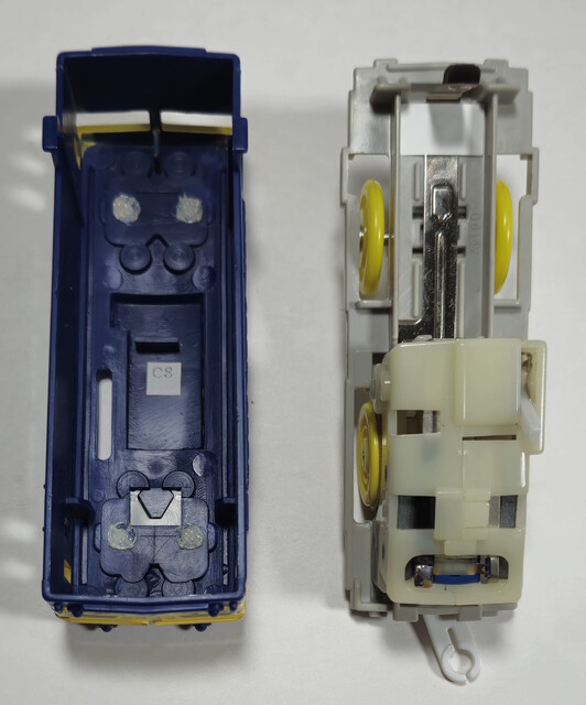1998 battery_compartment blue_train chassis ef65 gearbox new_power p_blue_train passenger_car plarail tomy toy train // 3097x3728 // 1.3MB