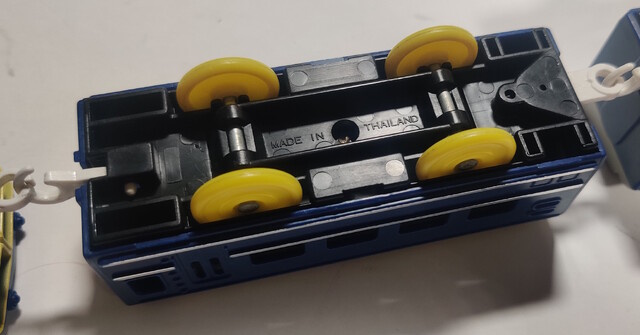 blue_train molding_mark p_blue_train passenger_car plarail tomy toy train // 3066x1605 // 807KB