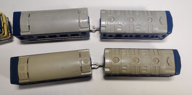 blue_train p_blue_train passenger_car plarail tomy toy train // 3453x1722 // 918KB