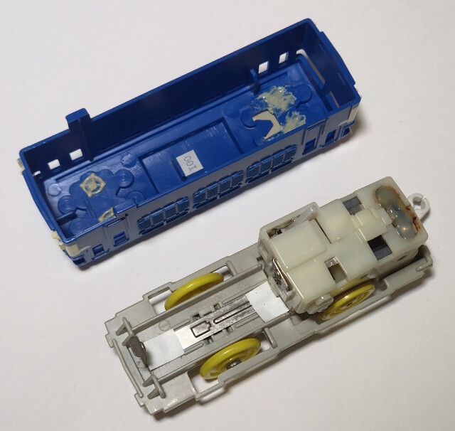 2000 battery_compartment chassis ef65 gearbox p_ef65_general plarail tomy toy train // 2856x2706 // 1.6MB