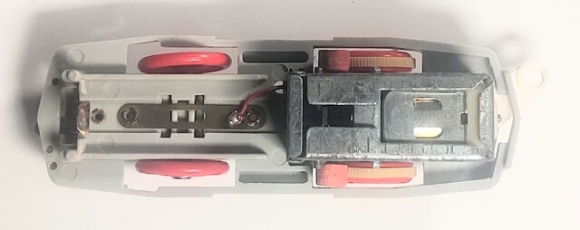 battery_compartment chassis ef58 gearbox japan old_power plarail power_car tomy toy train // 1255x499 // 212KB