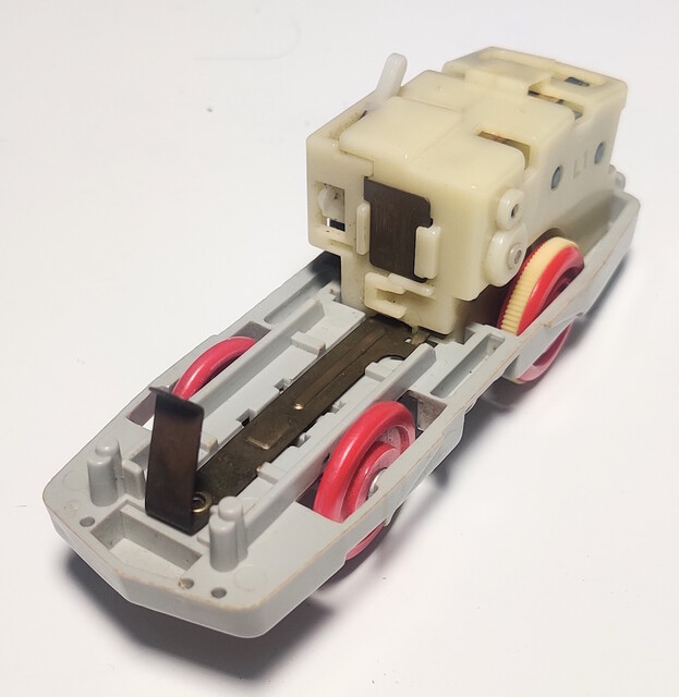 battery_compartment chassis ef58 gearbox japan new_power old_power plarail power_car tomy toy train // 1558x1601 // 621KB