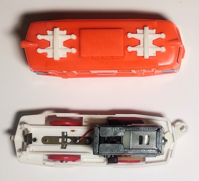 battery_compartment chassis ef58 gearbox germany junior_express junior_express_4545 old_power power_car stelco tomy toy train // 1160x1055 // 452KB