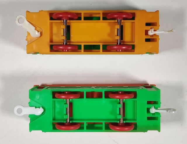 chassis germany junior_express junior_express_4545 passenger_car stelco toy train // 1881x1446 // 456KB