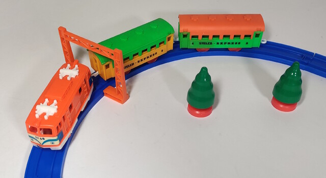 accessory catenary ef58 germany junior_express junior_express_4545 old_power passenger_car power_car stelco tomy toy train tree // 2713x1488 // 601KB