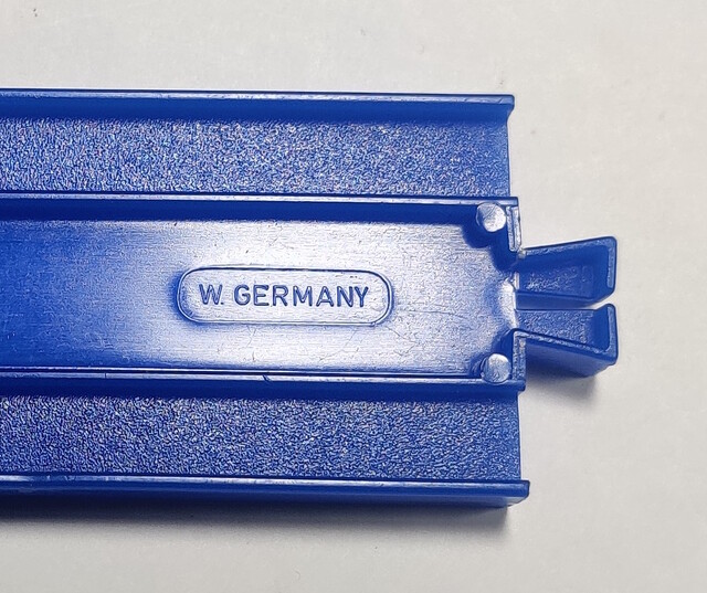 germany junior_express junior_express_4570 rail stelco straight_rail tooling_mark toy // 1122x941 // 348KB