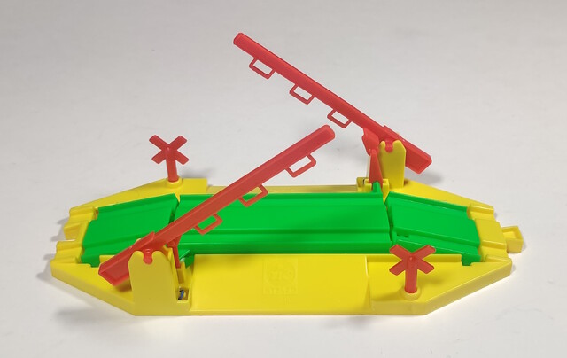 accessory germany junior_express junior_express_4570 railroad_crossing stelco toy // 2385x1505 // 314KB