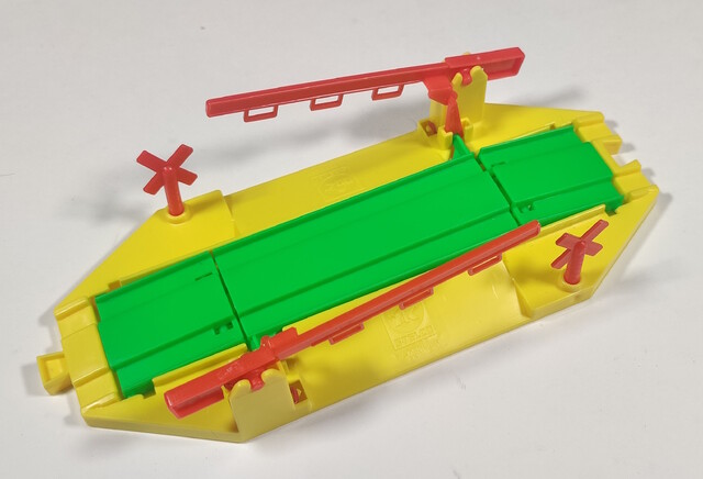 accessory germany junior_express junior_express_4570 railroad_crossing stelco toy // 2484x1692 // 570KB