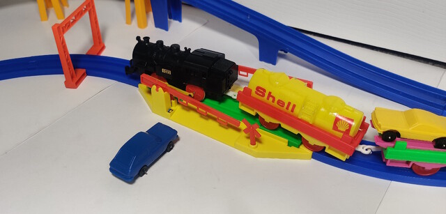 accessory c12 germany junior_express junior_express_4570 power_car rail railroad_crossing set stelco tomy toy train // 3616x1735 // 1.1MB