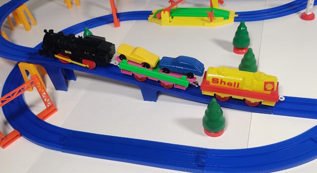 accessory c12 germany junior_express junior_express_4570 power_car rail set stelco tomy toy train // 3306x1808 // 1.0MB