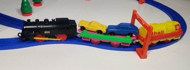 accessory c12 germany junior_express junior_express_4570 power_car rail set stelco tomy toy train // 3405x1265 // 682KB