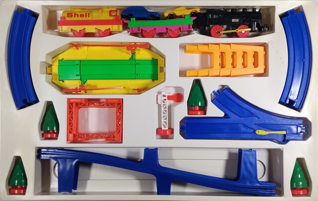 accessory box_contents germany junior_express junior_express_4570 power_car rail stelco toy train // 2532x1604 // 732KB