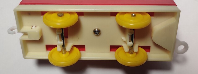 1975 chassis north_america straco straco_my_first_train_set toy train // 2614x978 // 431KB
