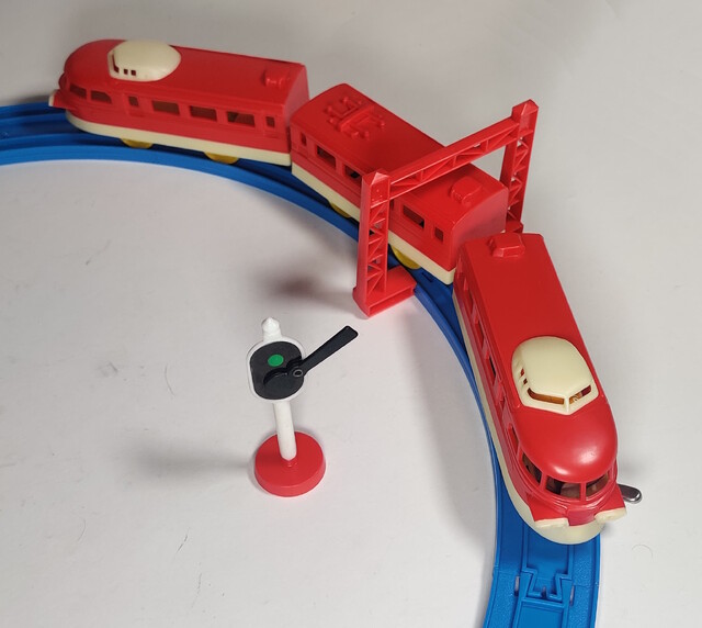 1975 accessory catenary north_america power_car rail signal straco straco_my_first_train_set toy train // 1985x1775 // 380KB