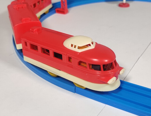 1975 north_america power_car rail straco straco_my_first_train_set toy train // 2120x1629 // 528KB