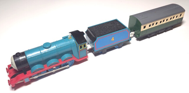 gordon motor_road_&_rail passenger_car power_car thomas_the_tank_engine tomy toy train // 6858x3396 // 2.8MB