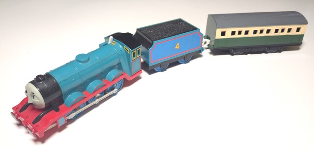 gordon motor_road_&_rail passenger_car power_car thomas_the_tank_engine tomy toy train // 6976x3346 // 2.6MB