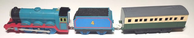 gordon motor_road_&_rail passenger_car power_car thomas_the_tank_engine tomy toy train // 7716x1518 // 2.2MB