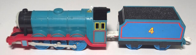 gordon motor_road_&_rail power_car thomas_the_tank_engine tomy toy train // 4645x1324 // 1.4MB